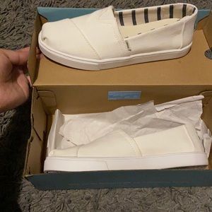 TOMS - size 5.5 women